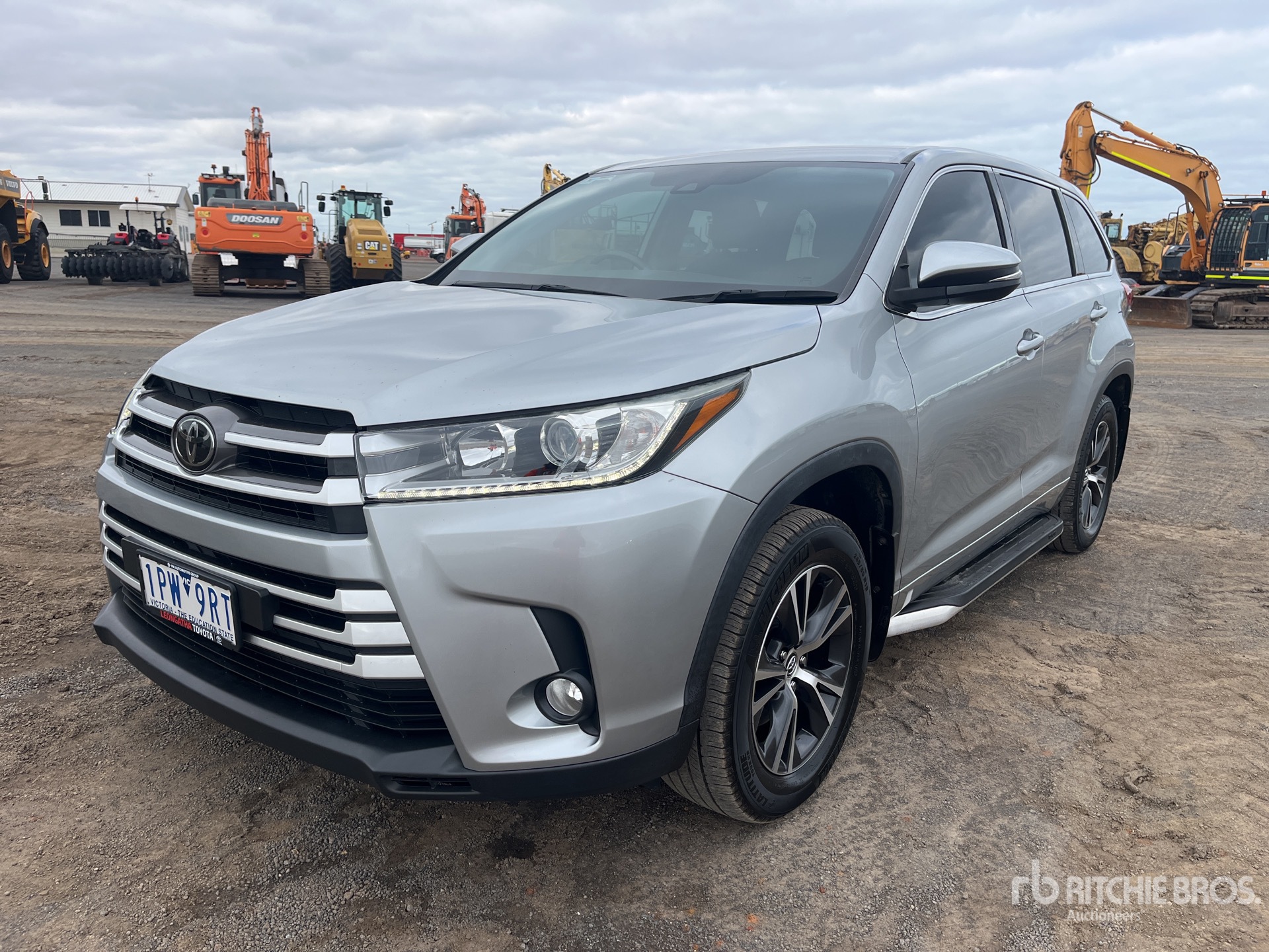 General Appearance with Picture, Right Front Corner