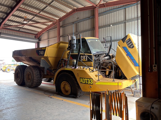 2006 Cat 740 Articulated Dump Truck