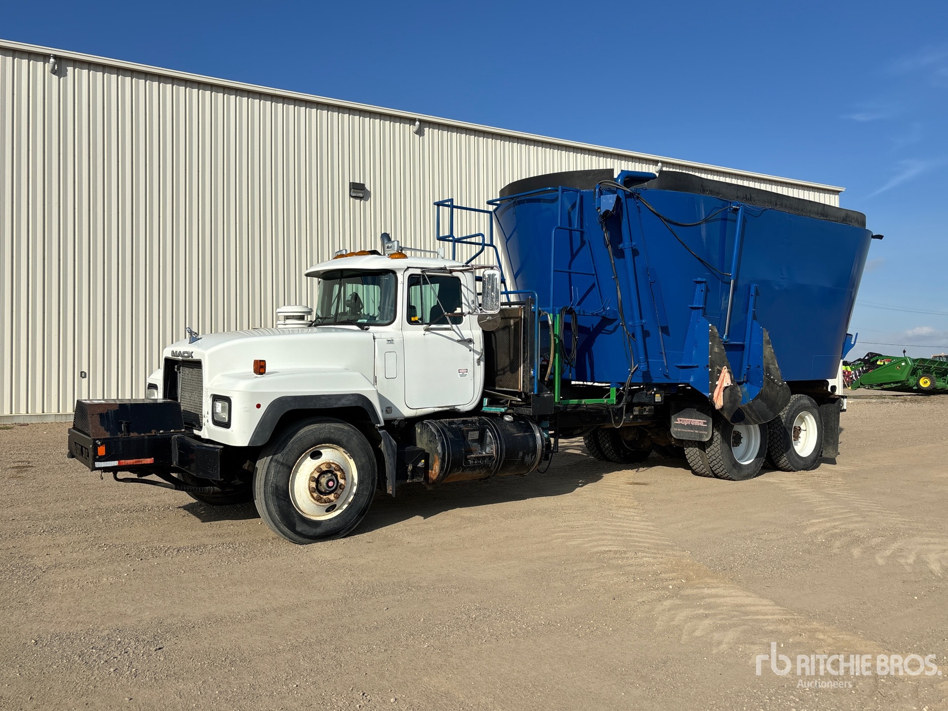 Photo of 2003 Mack RD688S