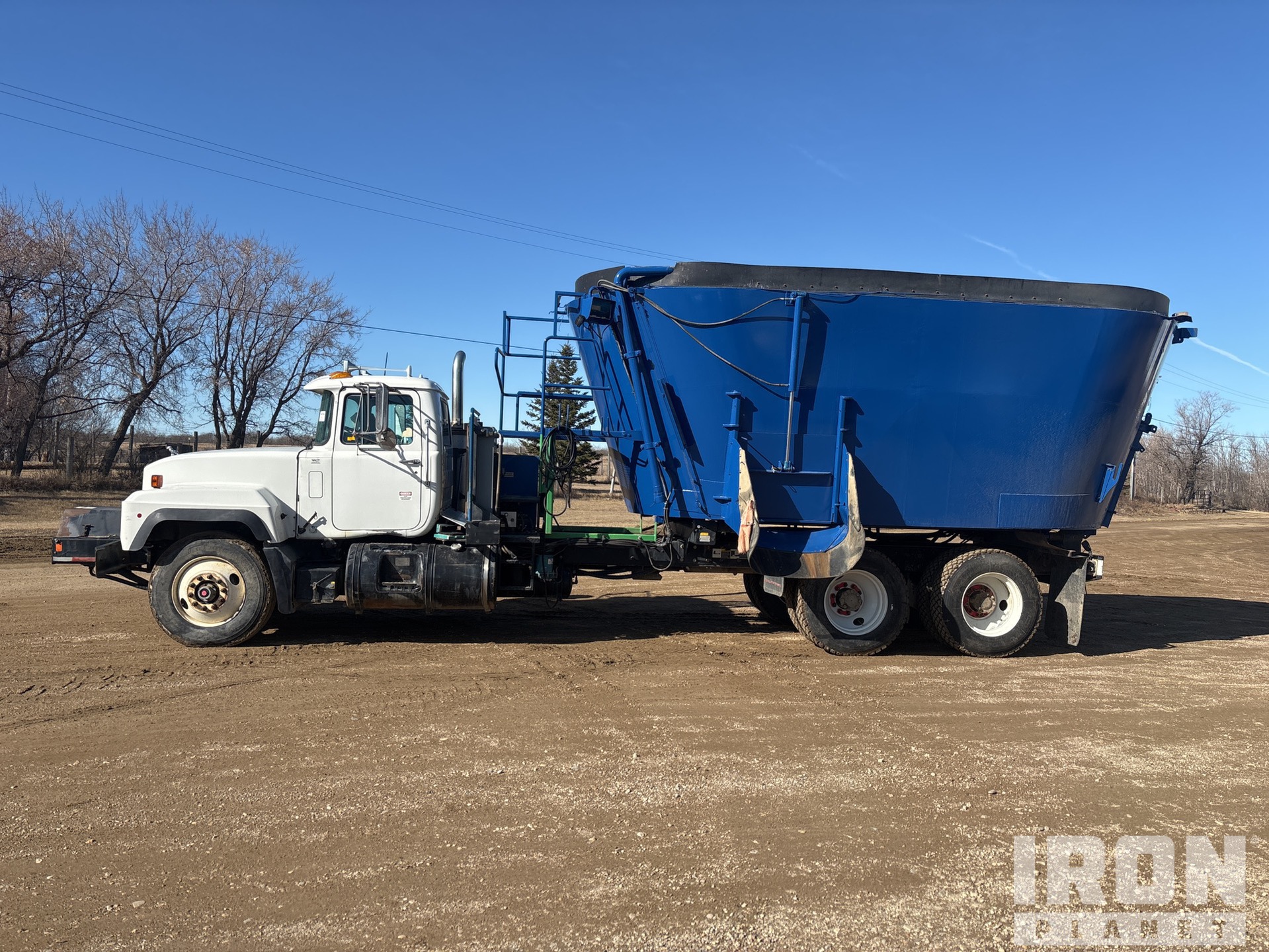 2003 Mack RD688S