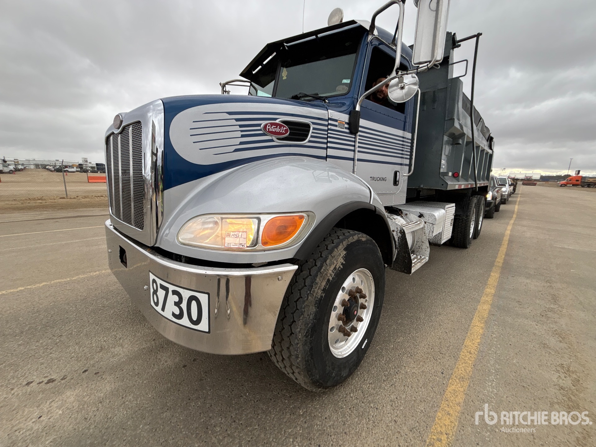 Photo of a 2007 Peterbilt 335
