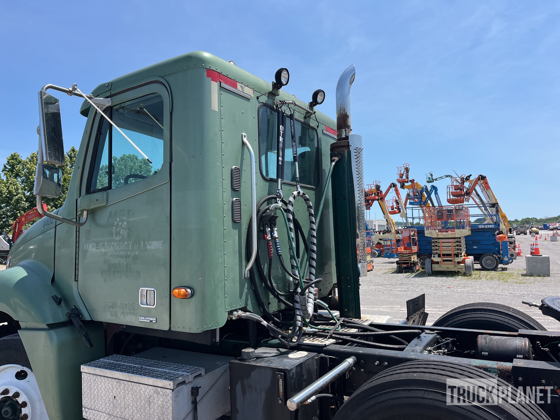 2002 Freightliner COLUMBIA 120
