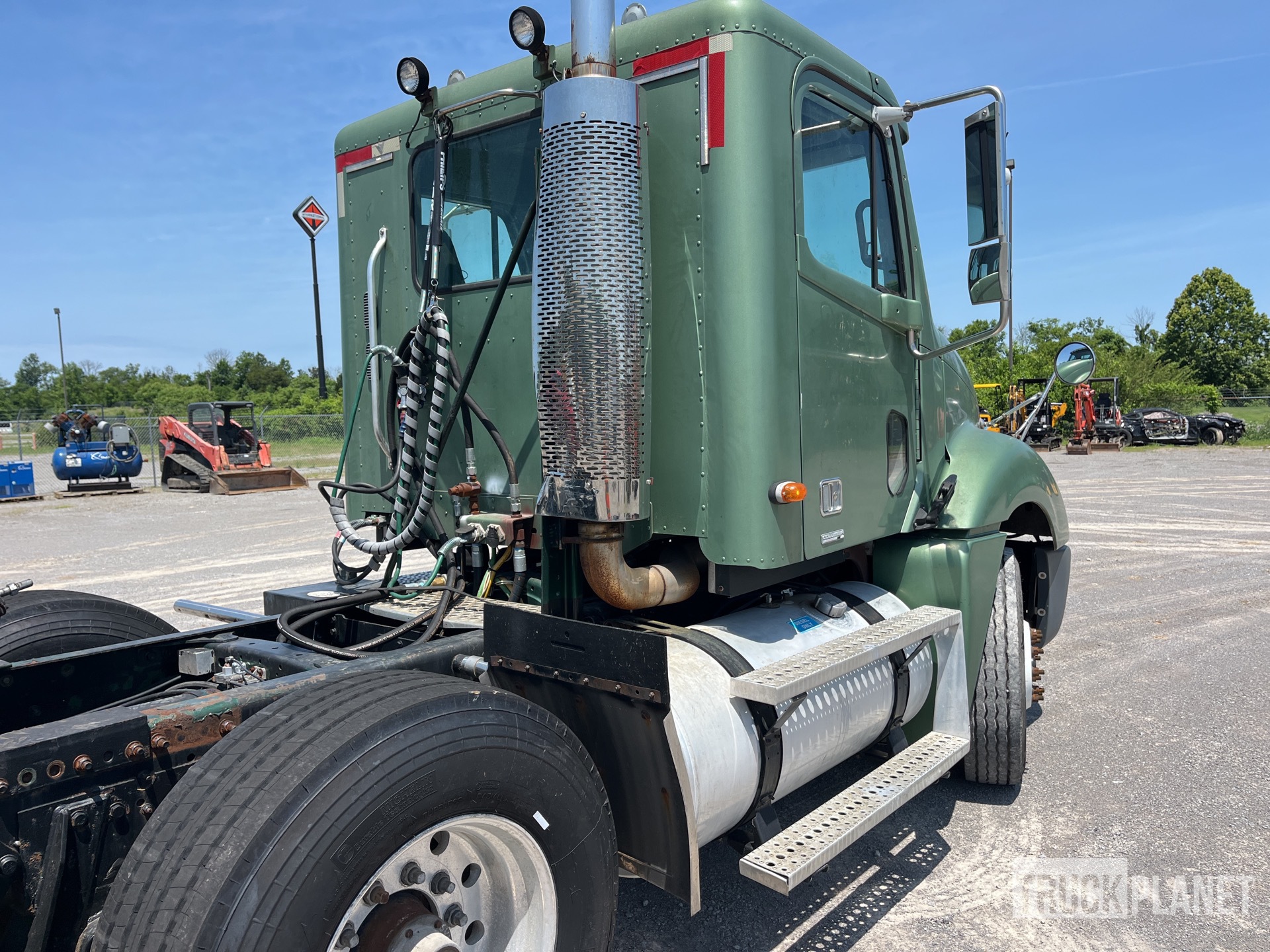 2002 Freightliner COLUMBIA 120