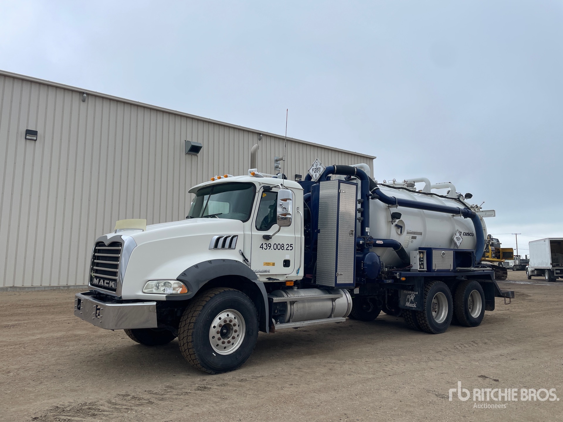 Photo of a 2008 Mack GU813 GRANITE