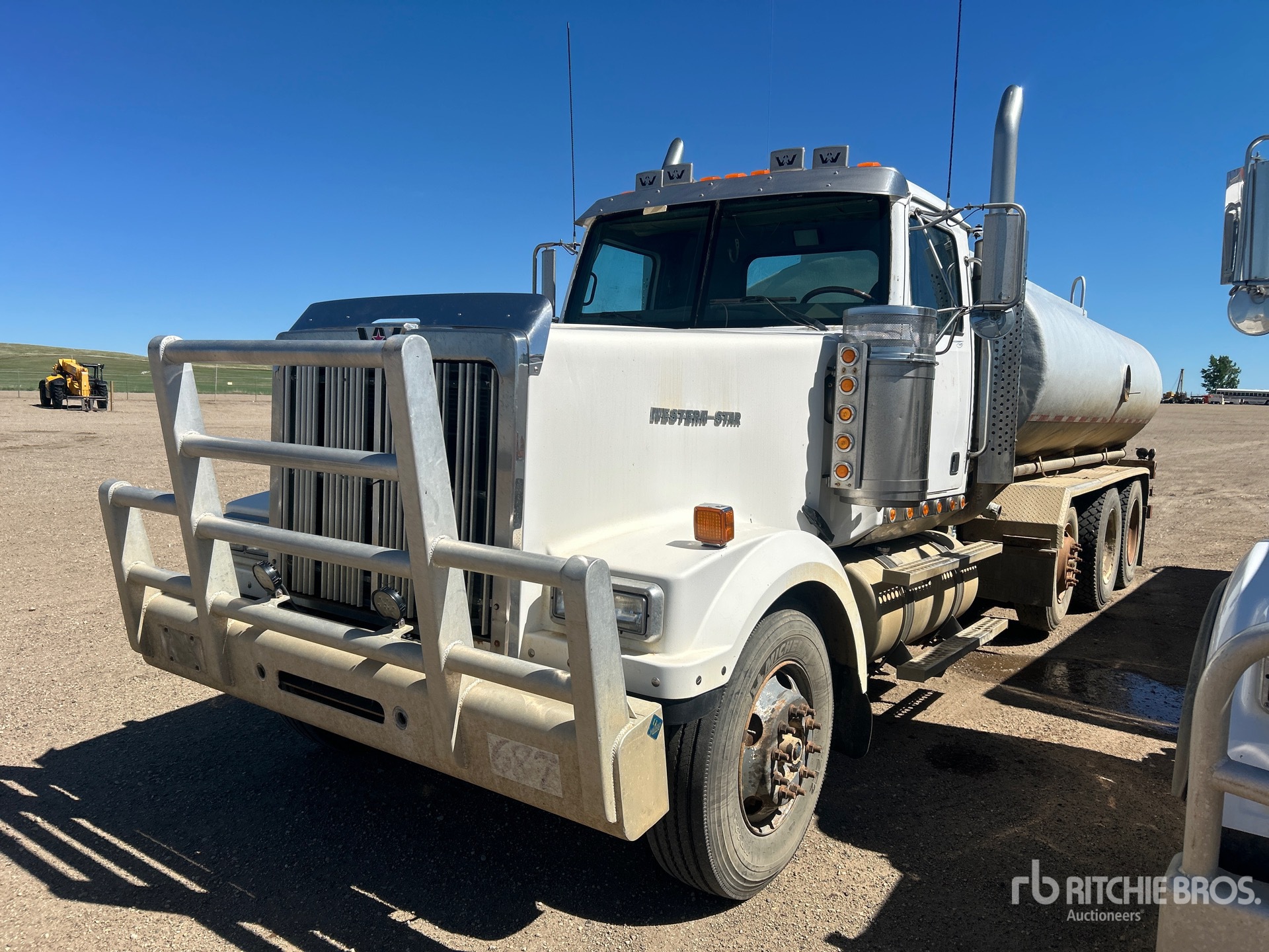 Photo of a 2004 Western Star 4900