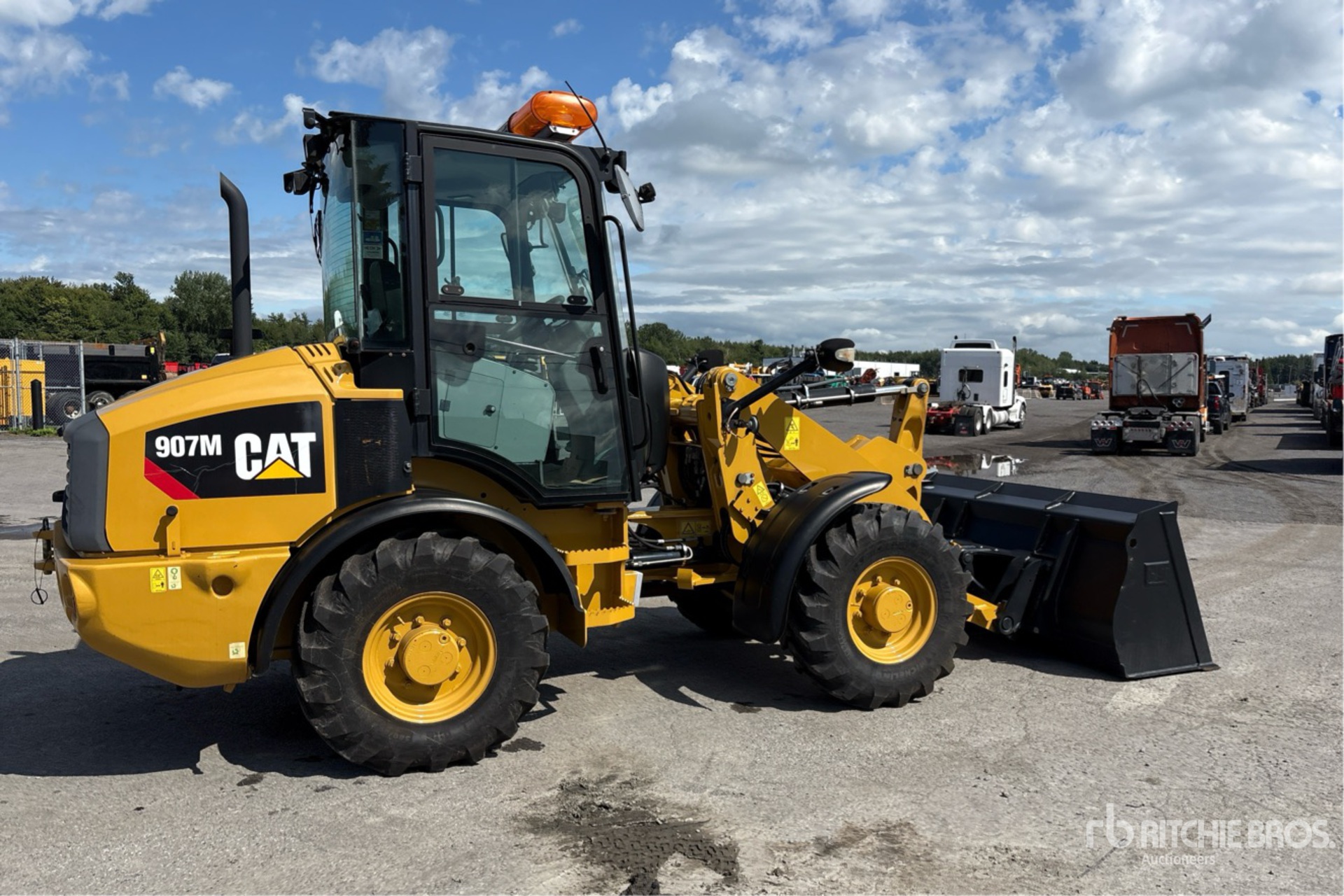 2017 Caterpillar 907M