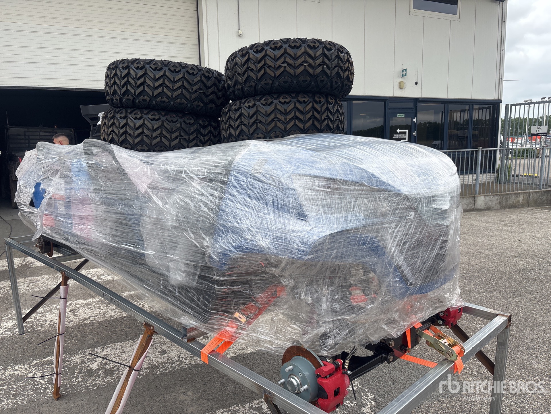 General Appearance with Picture, Right Rear Corner