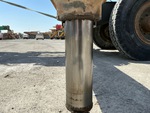 Chassis with Outrigger Cylinders