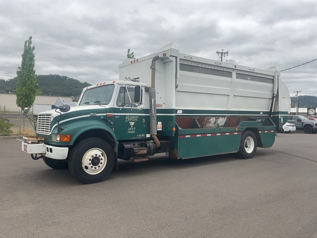 2000 International 4900 4x2 Side Loader Waste Collection Truck