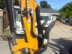 Hydraulics with Thumb Cylinder