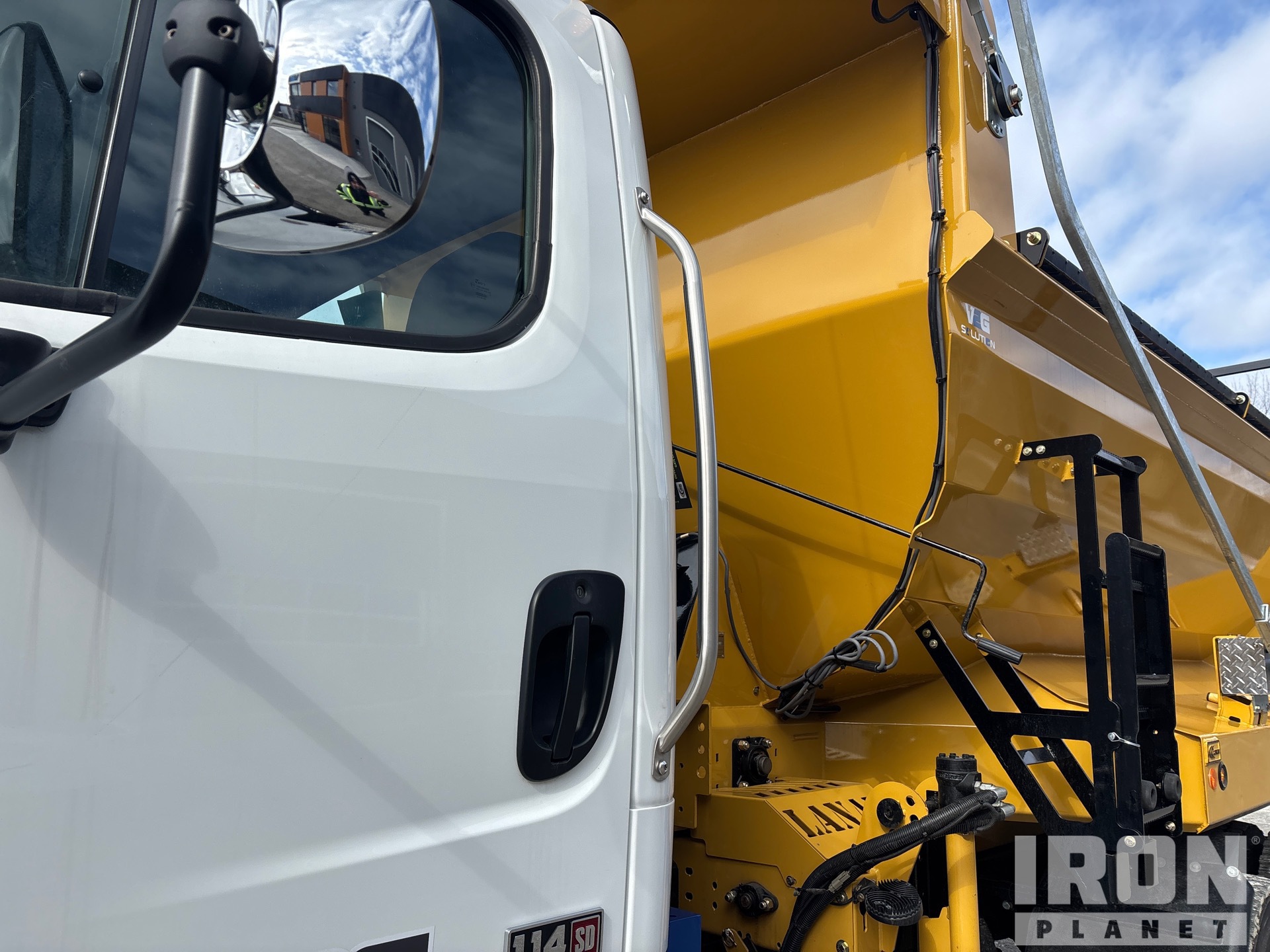 2025 Freightliner 114SD
