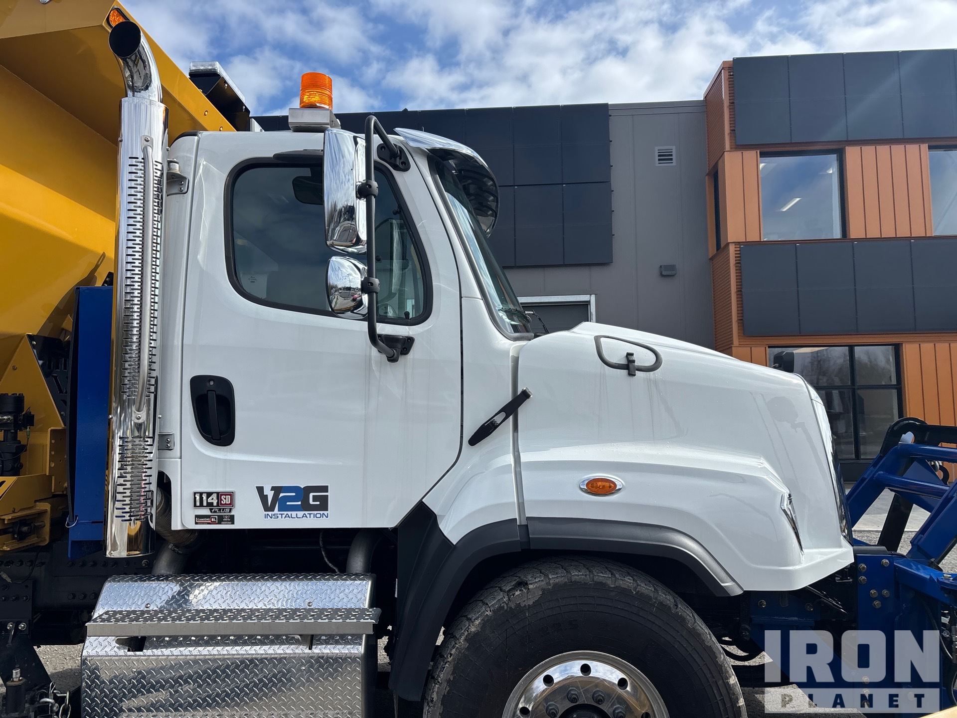 2025 Freightliner 114SD