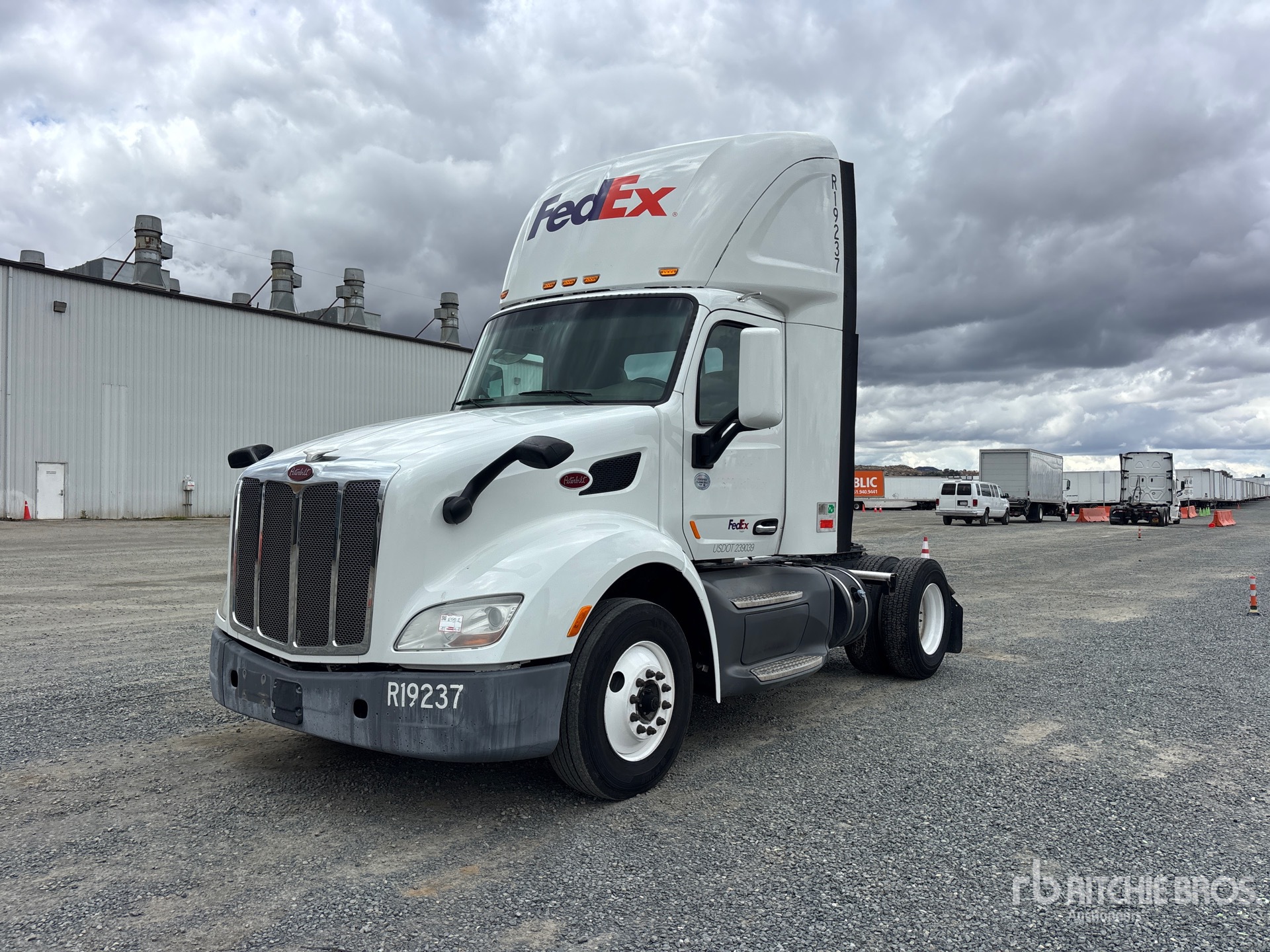 Photo of a 2017 Peterbilt 579