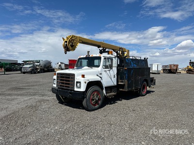 その他 INTERNATIONAL 4400 SERIES Digger Derrick Pitman PC1032 on 1986 International 1954 4x2 Digger Derrick Truck