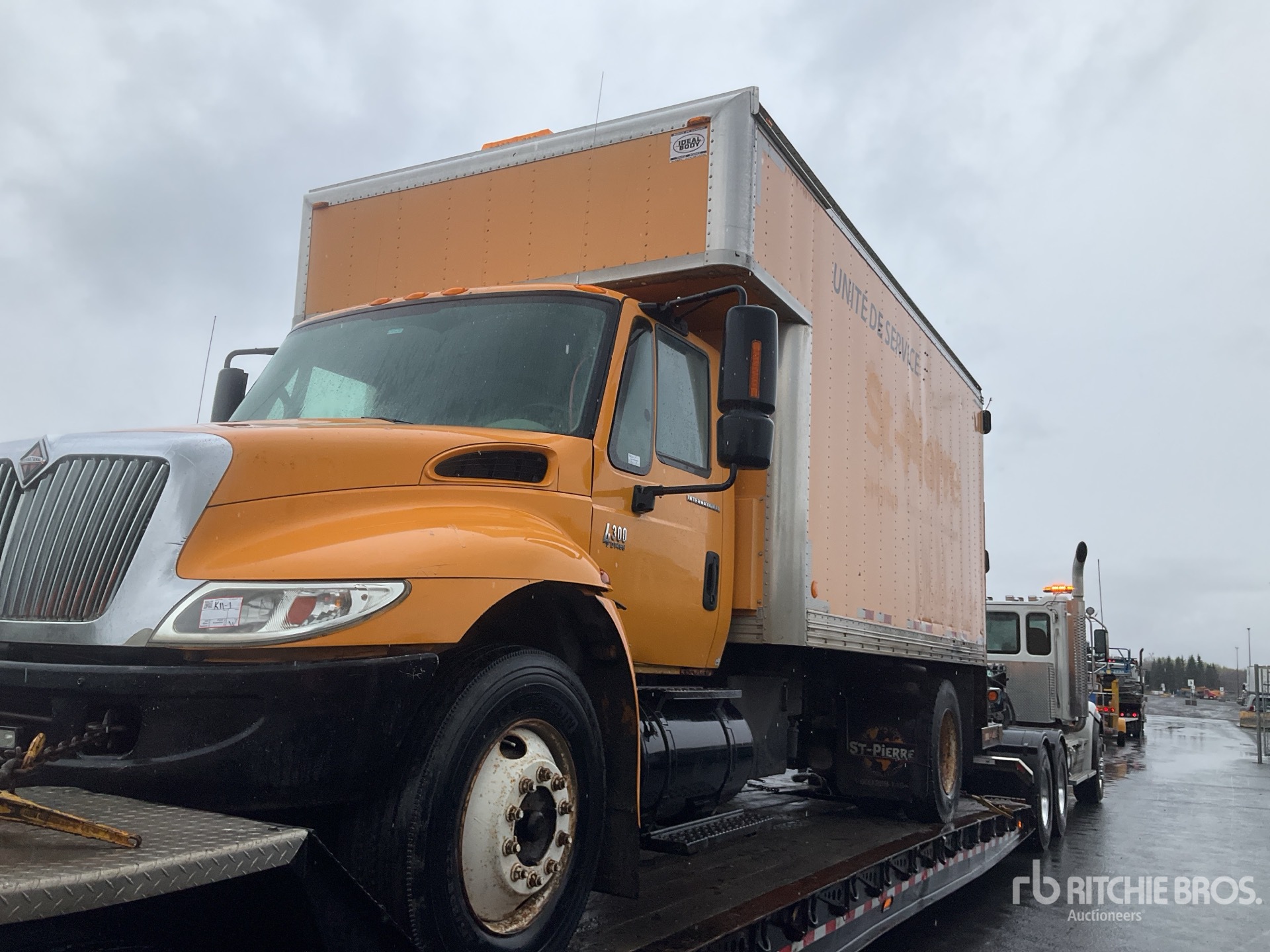 Photo of a 2003 International 4300
