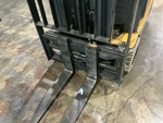 Hydraulics with Fork Positioning Cylinder (on fork carriage)