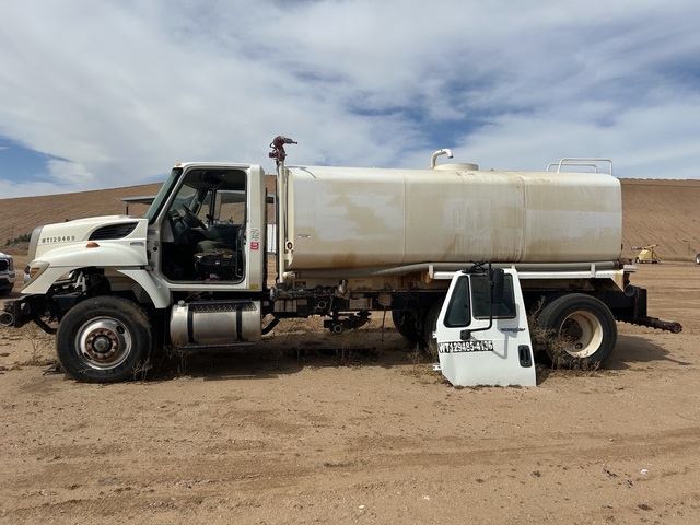 2012 International 7400 Water Truck (Inoperable) 2012 International 7400 Water Truck (Inoperable)