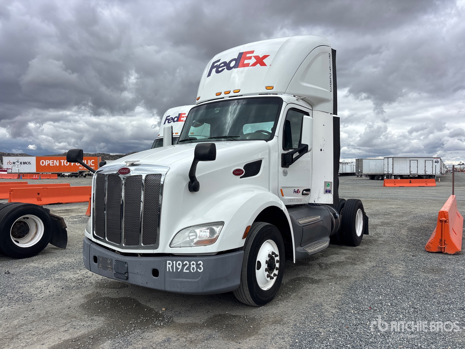 Photo of a 2017 Peterbilt 579