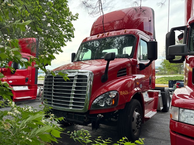2018 Freightliner Cascadia 113 4x2 S/A Day Cab Truck Tractor