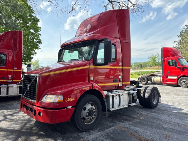 2016 Volvo VNM42T 4x2 S/A Day Cab Truck Tractor