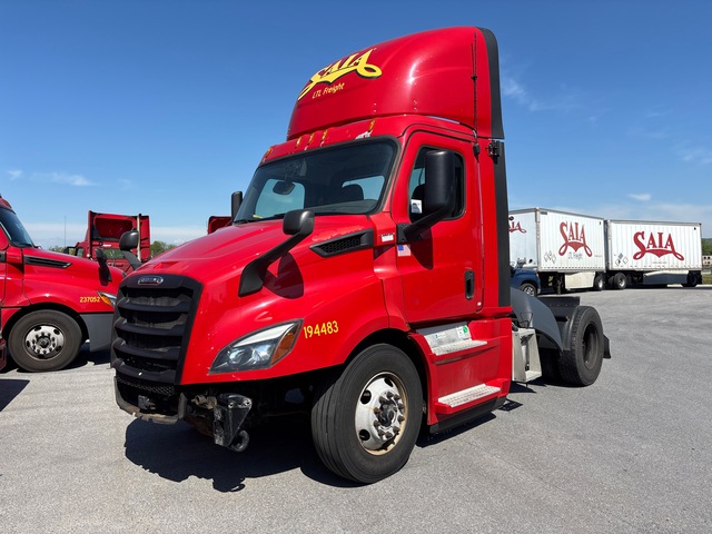 2019 Freightliner CA113 4x2 S/A Day Cab Truck Tractor