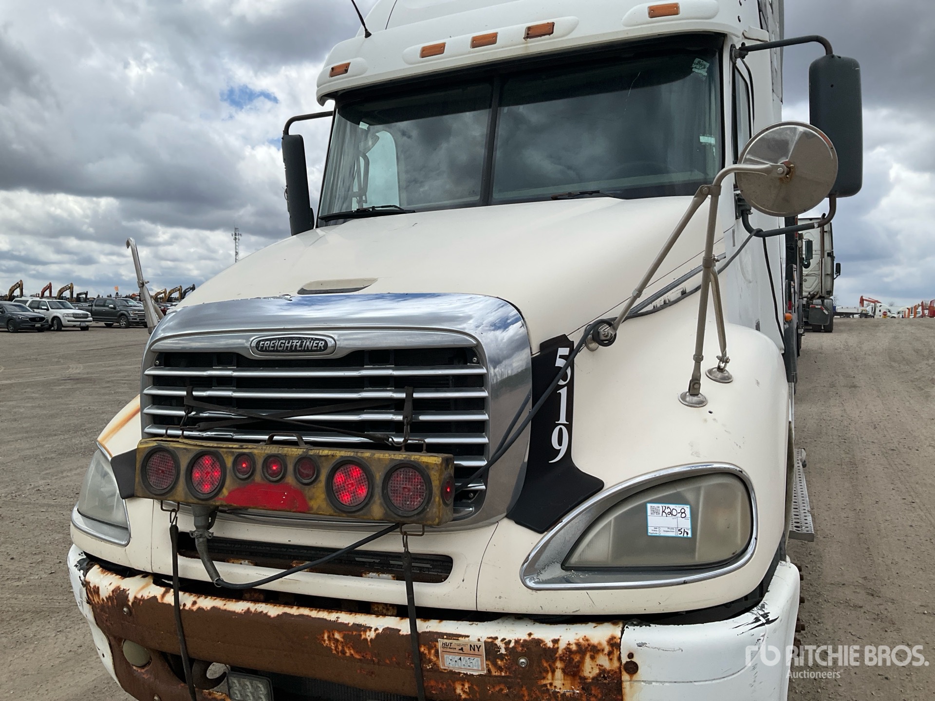 Photo of a 2005 Freightliner COLUMBIA 120