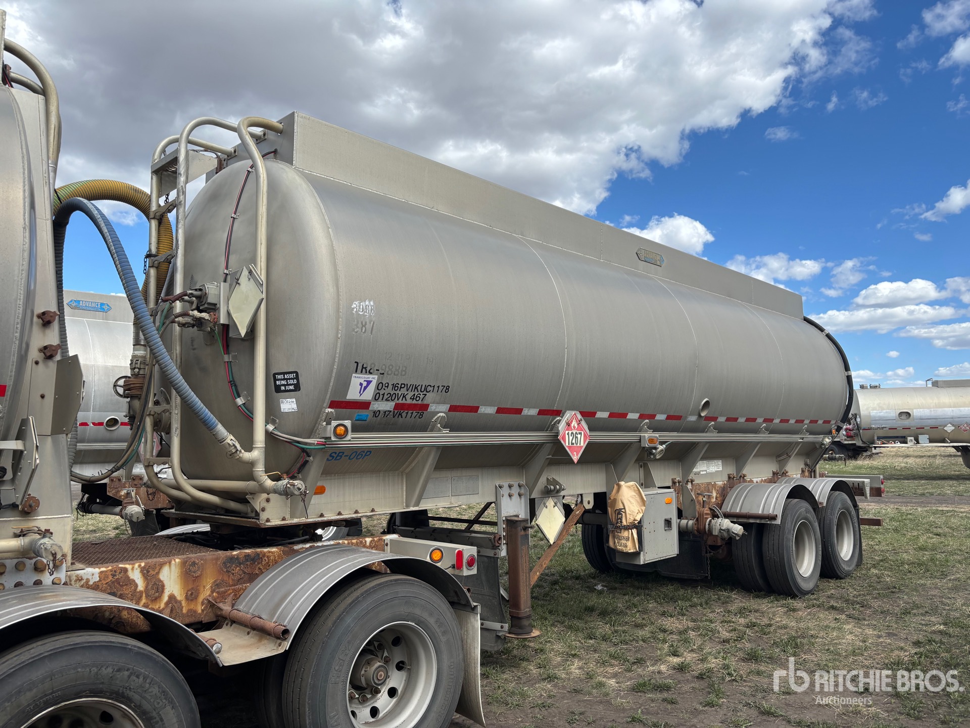 Photo of a 2006 Advance 8321 gal Super B-Train Pup