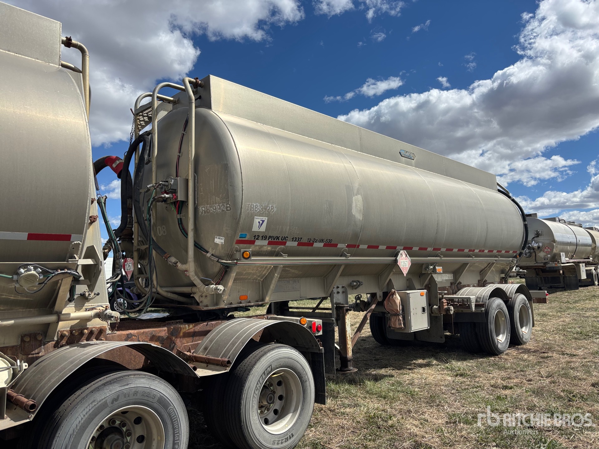 Photo of a 2005 Advance 8321 gal Super B-Train Pup