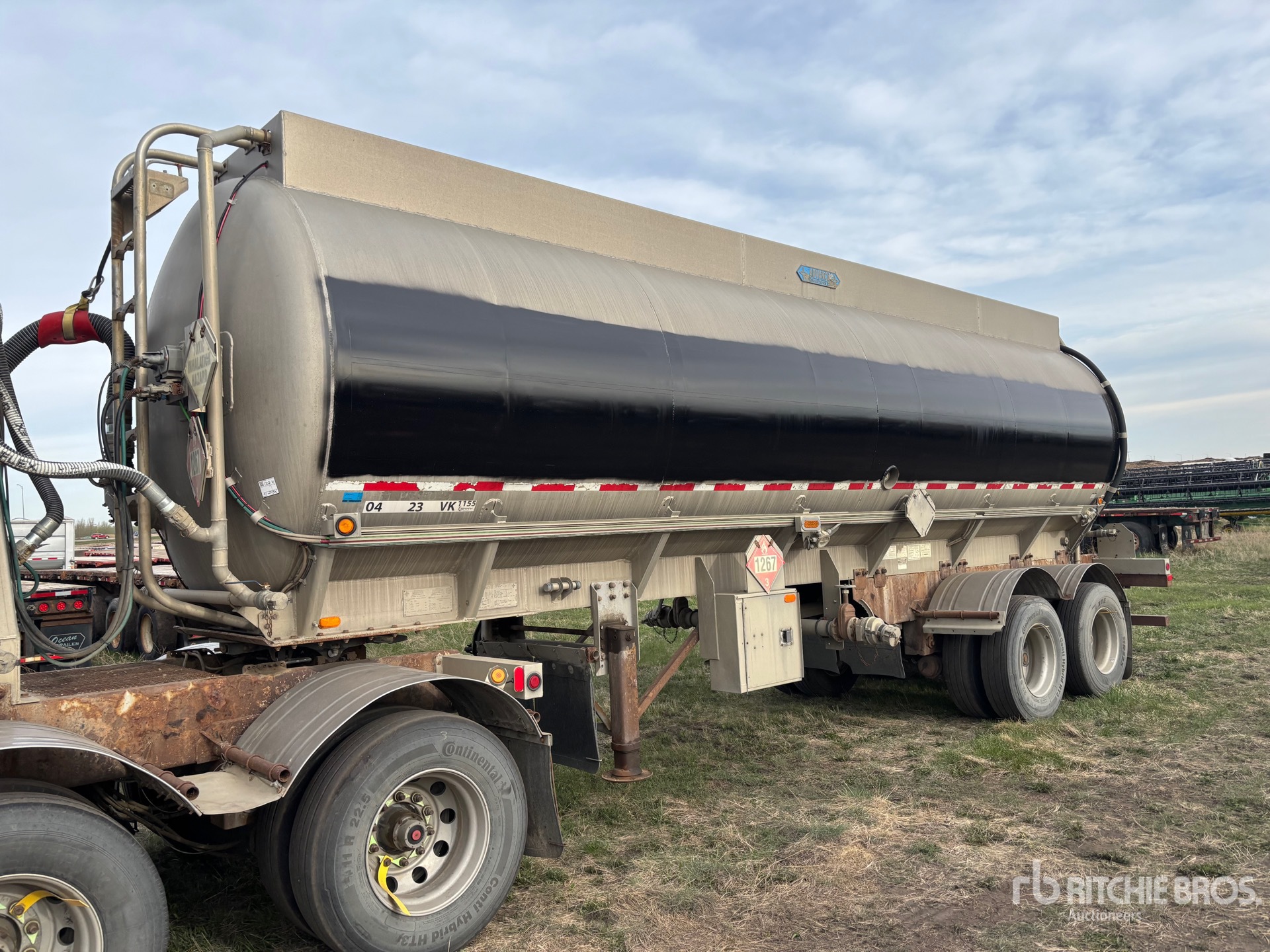 Photo of a 2006 Advance 8321 gal Super B-Train Pup