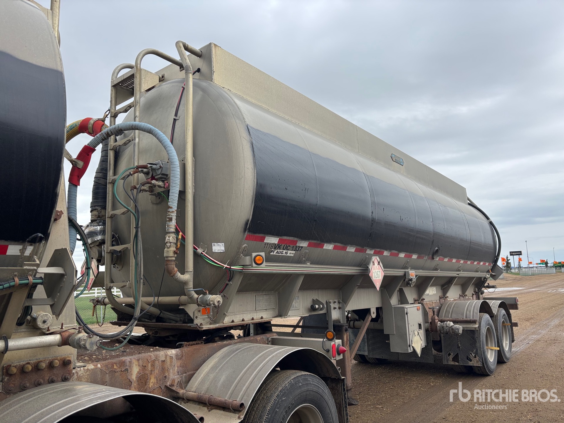 Photo of a 2006 Advance 8321 gal Super B-Train Pup