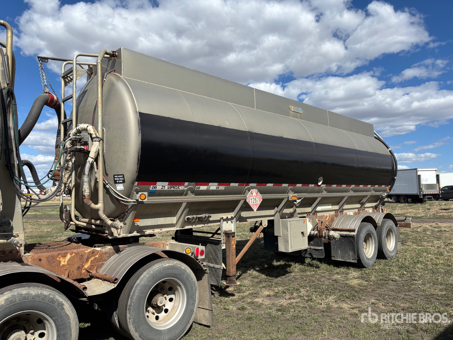 Photo of a 2005 Advance 8321 gal Super B-Train Pup
