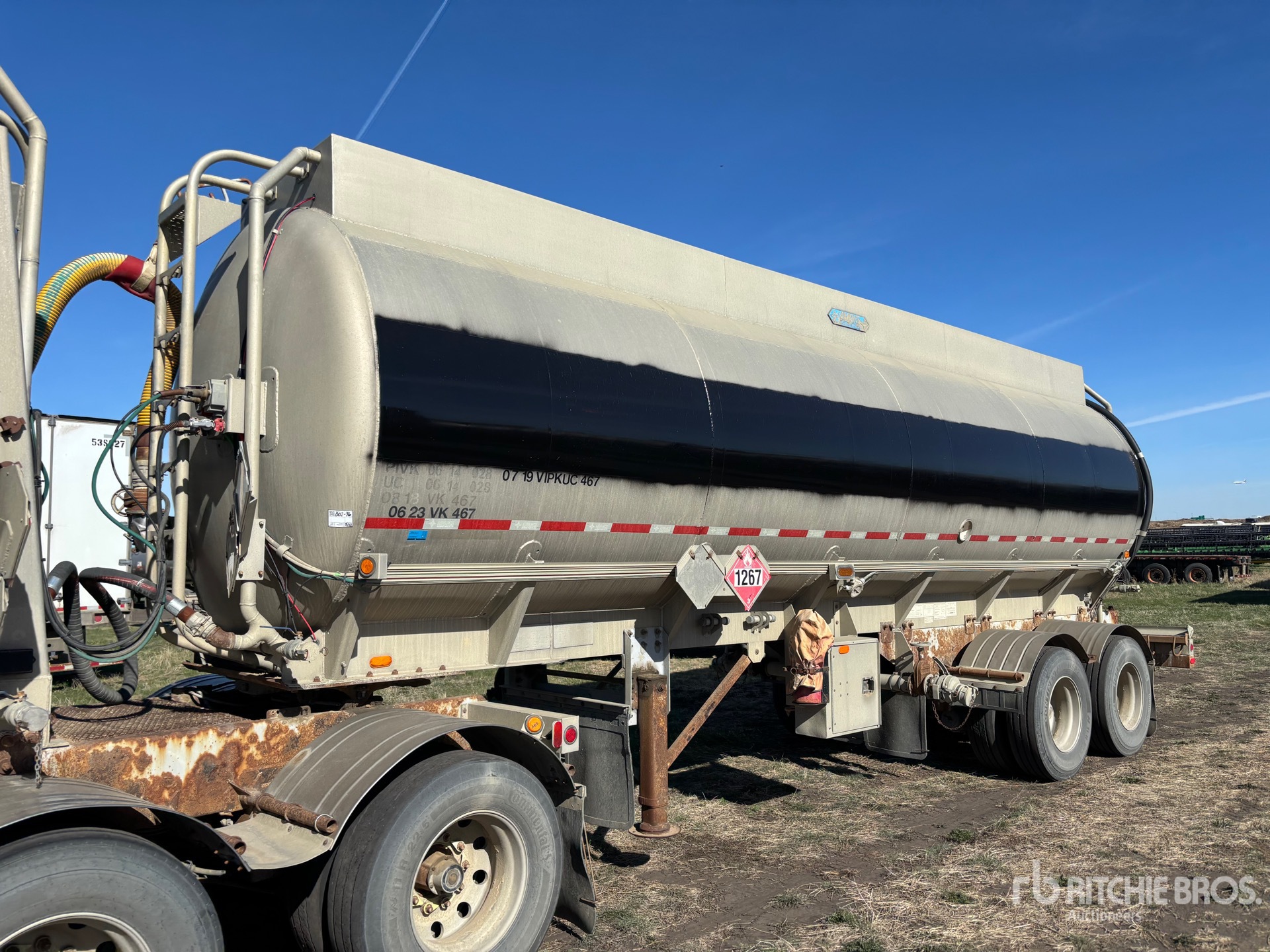 Photo of a 2005 Advance 8321 gal Super B-Train Pup
