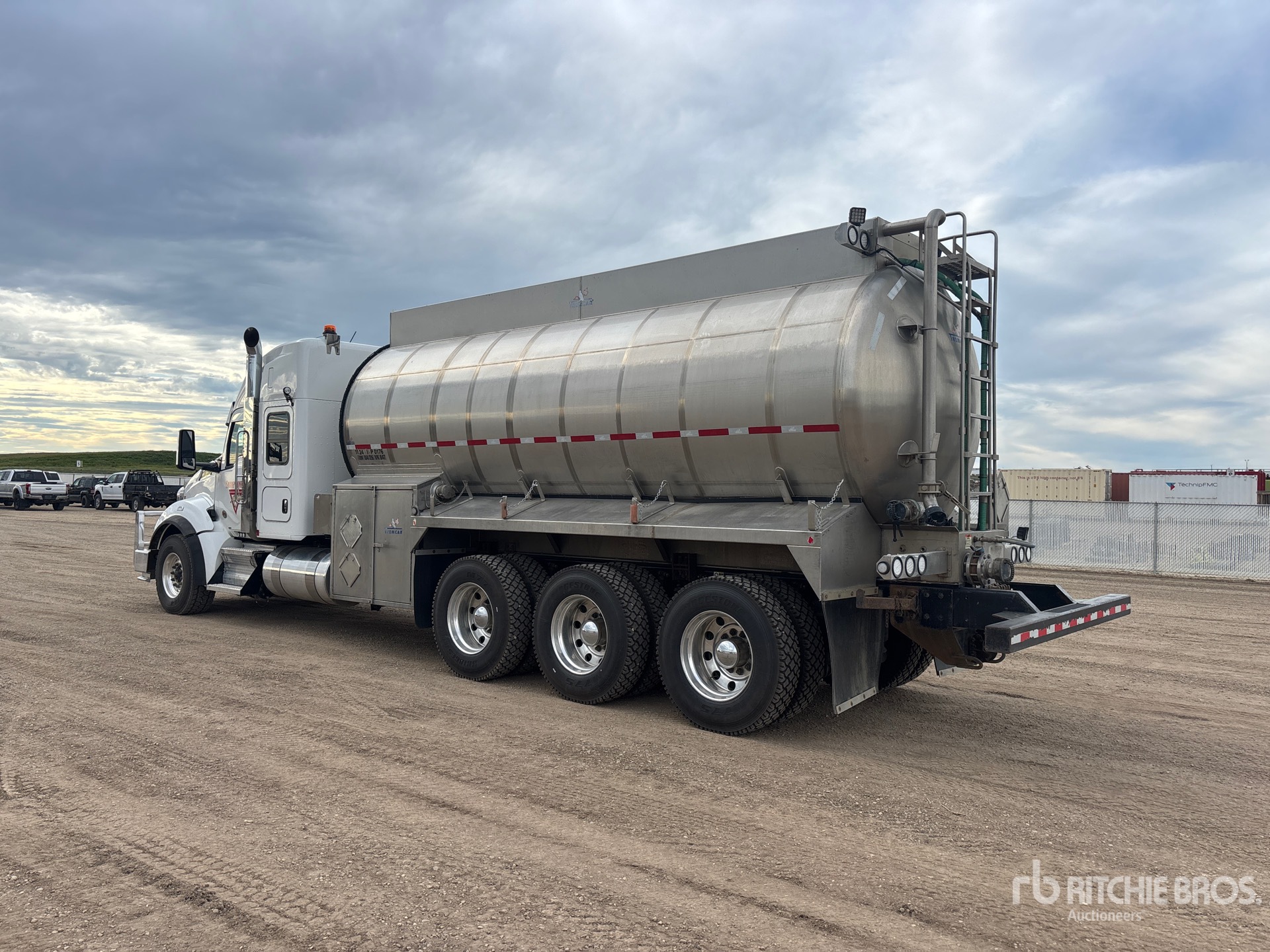 2025 Kenworth T880