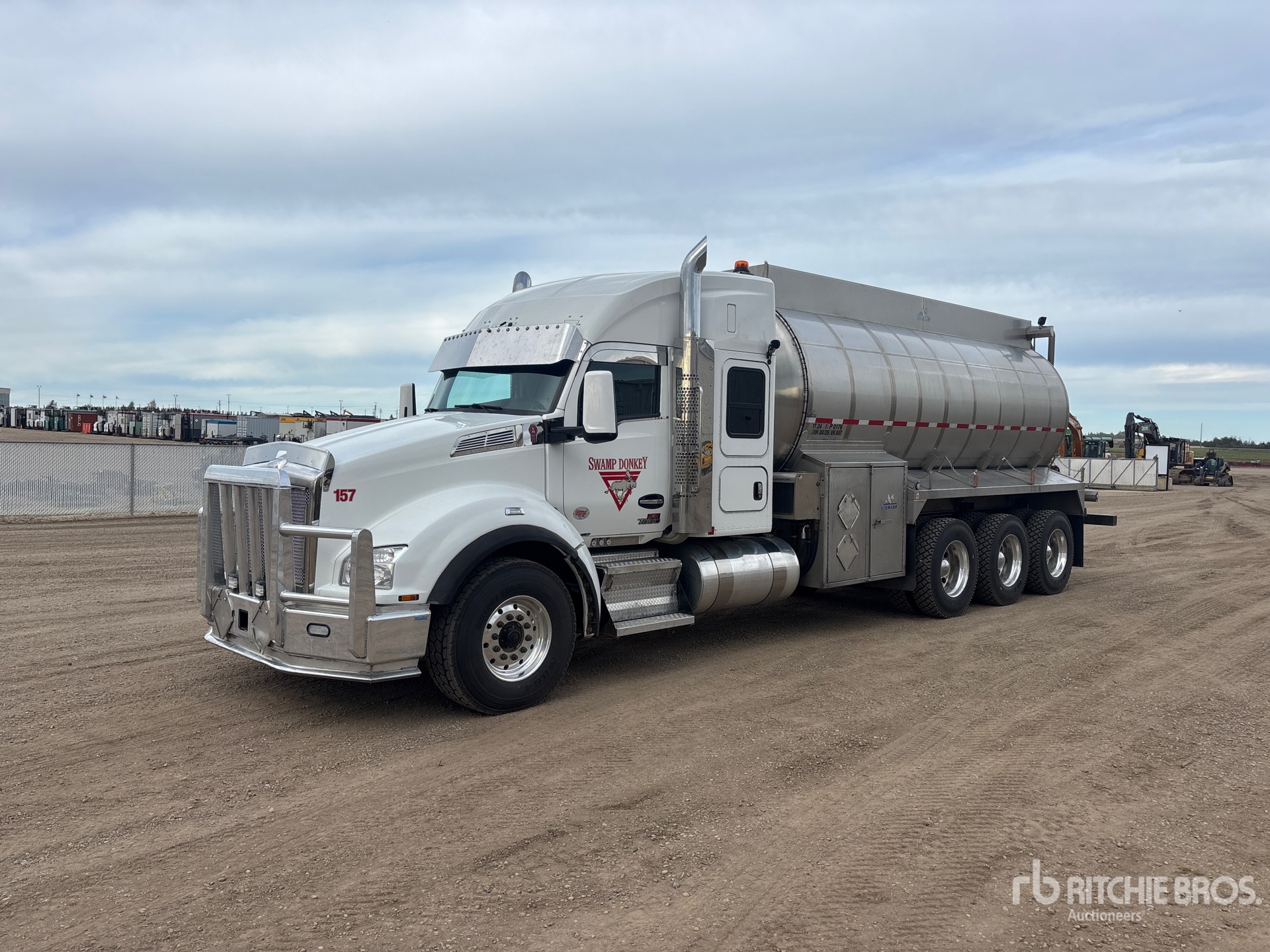 2025 Kenworth T880