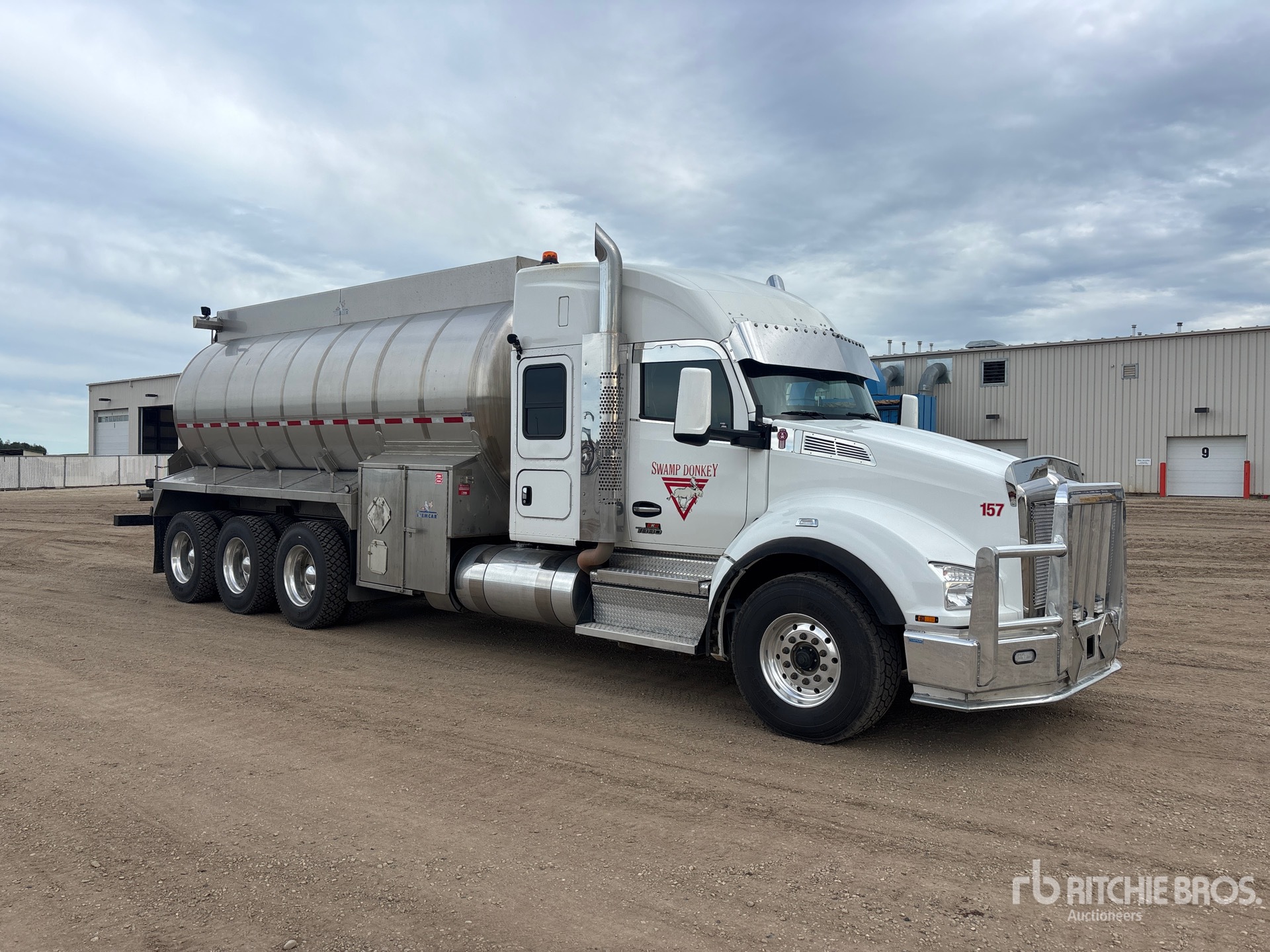2025 Kenworth T880