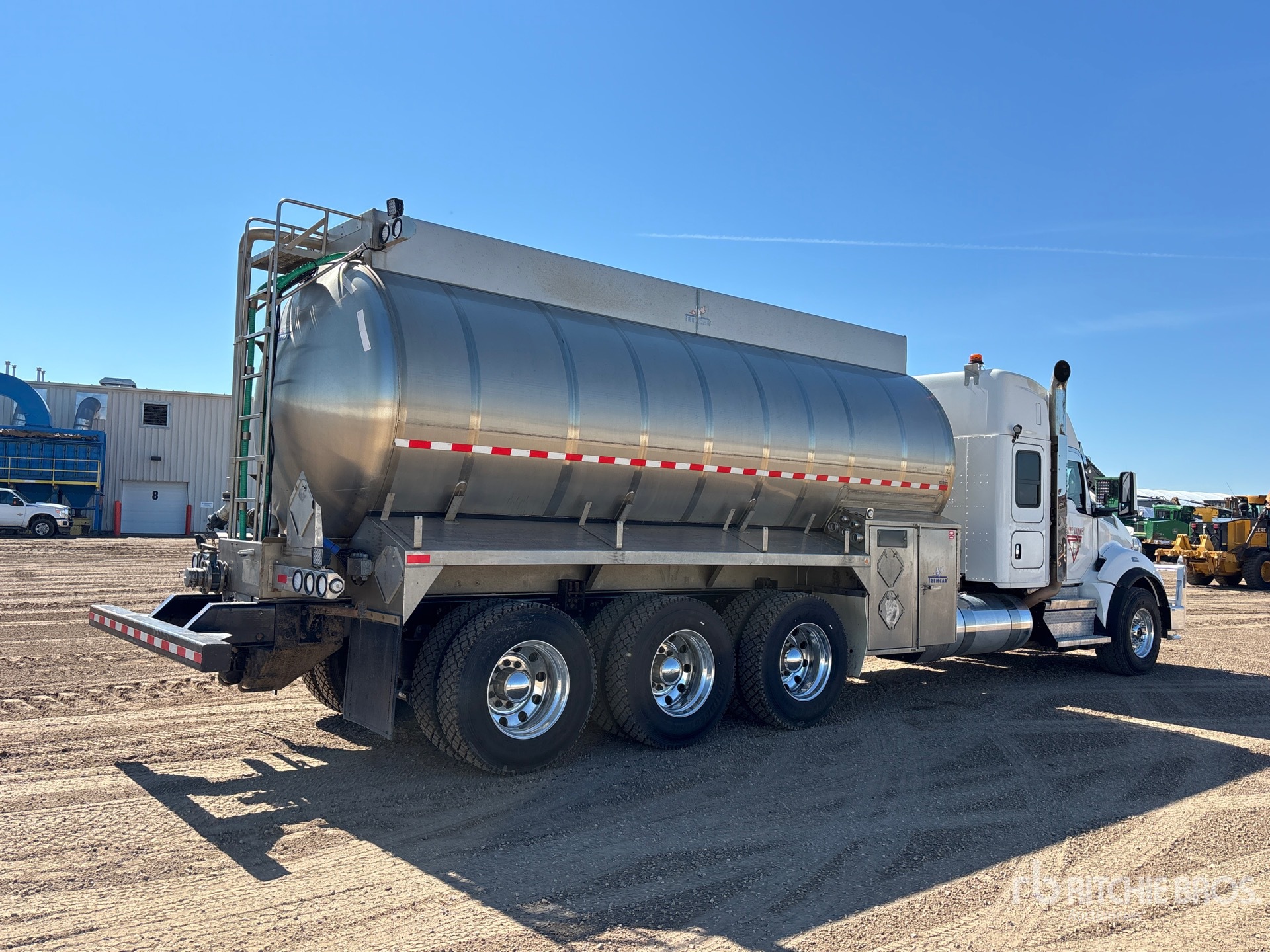 2025 Kenworth T880
