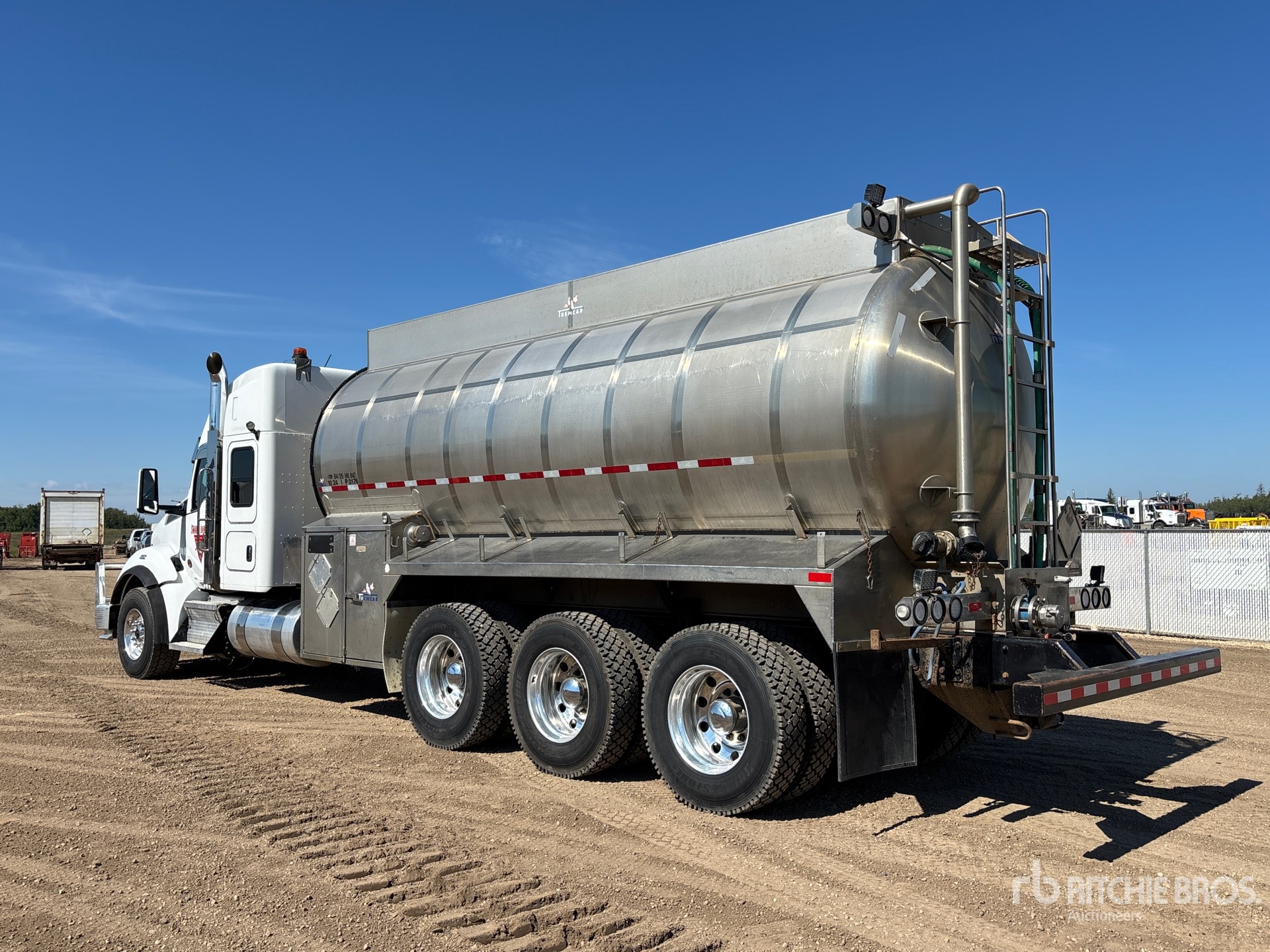 2025 Kenworth T880