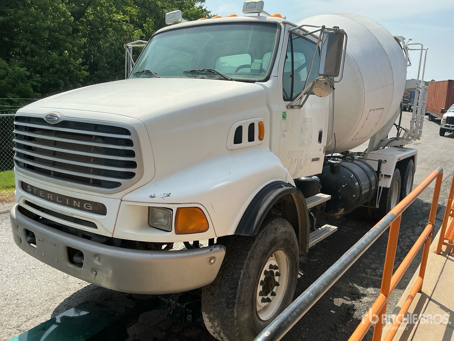 Photo of a 2005 Sterling LT9500