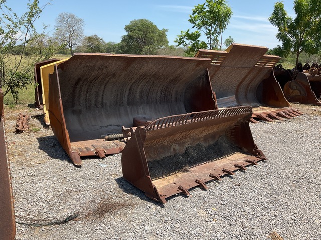 Quantity of (5) Spade Nose Bucket (151 in) Bucket (91 in, 133 & 125) Side Dump Bucket (137 in) Wheel Loader Bucket