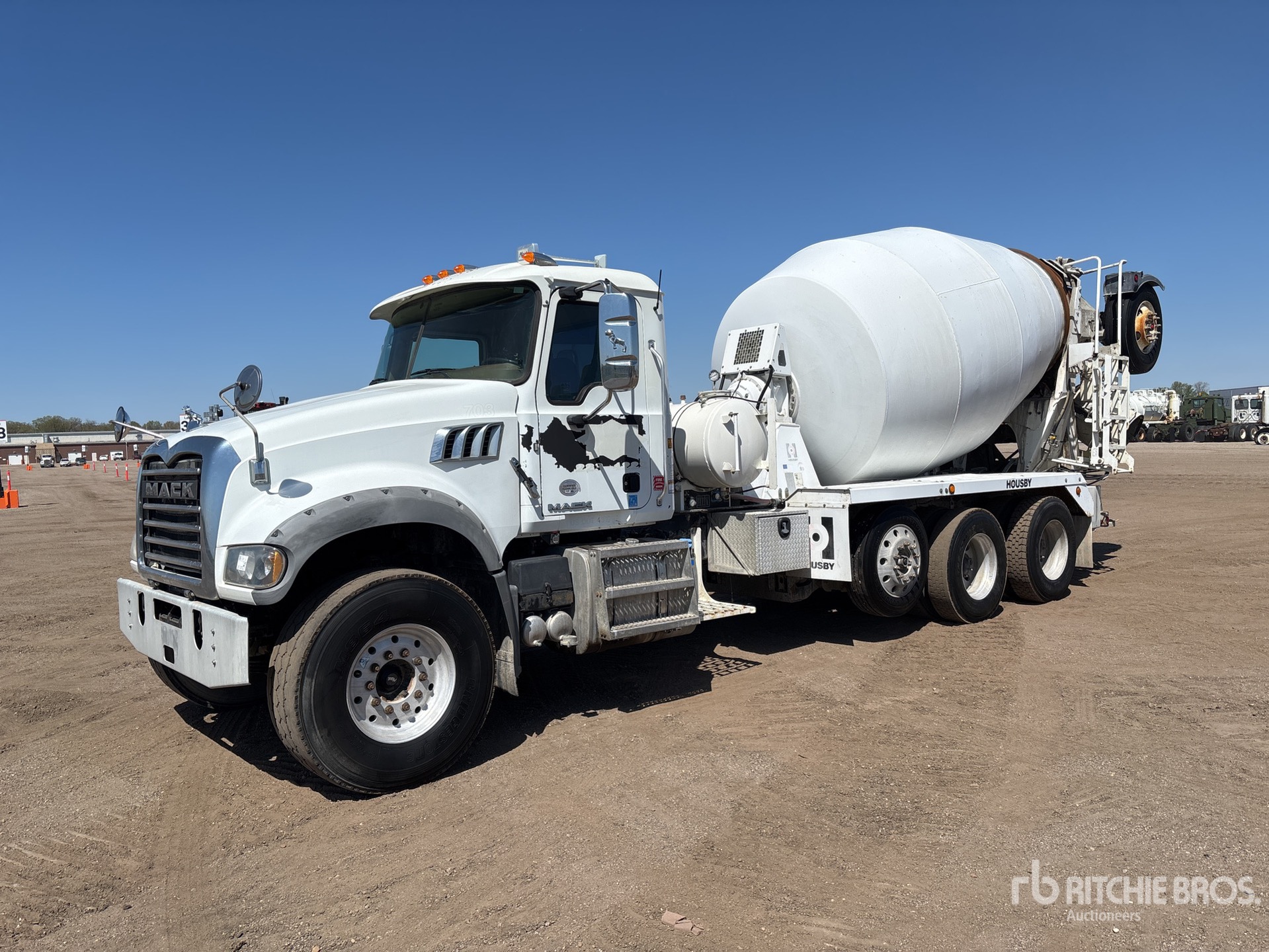 Photo of a 2016 Mack GU713