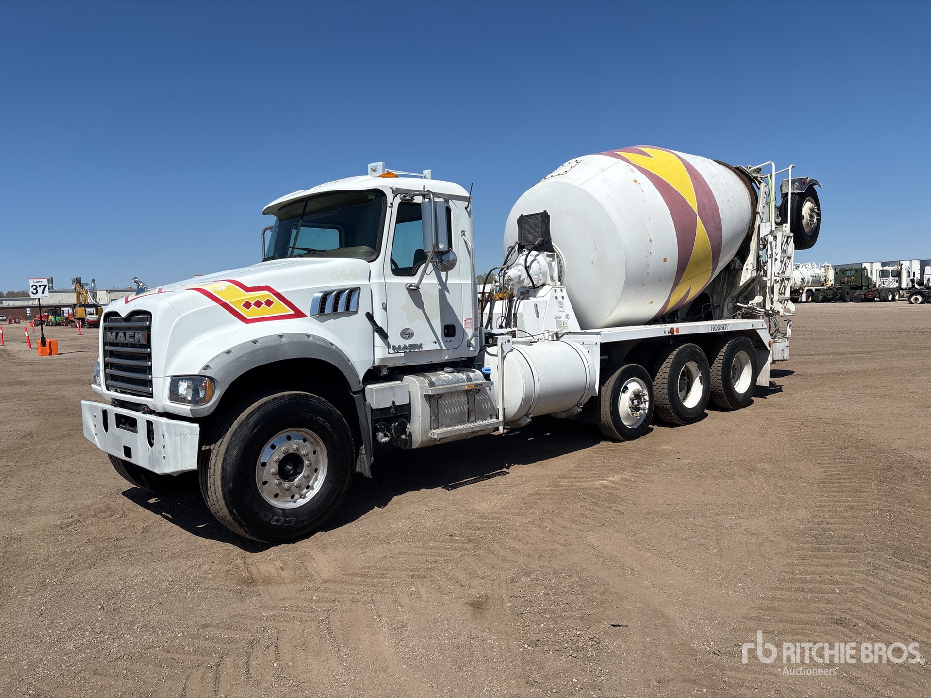 Photo of a 2017 Mack GU713