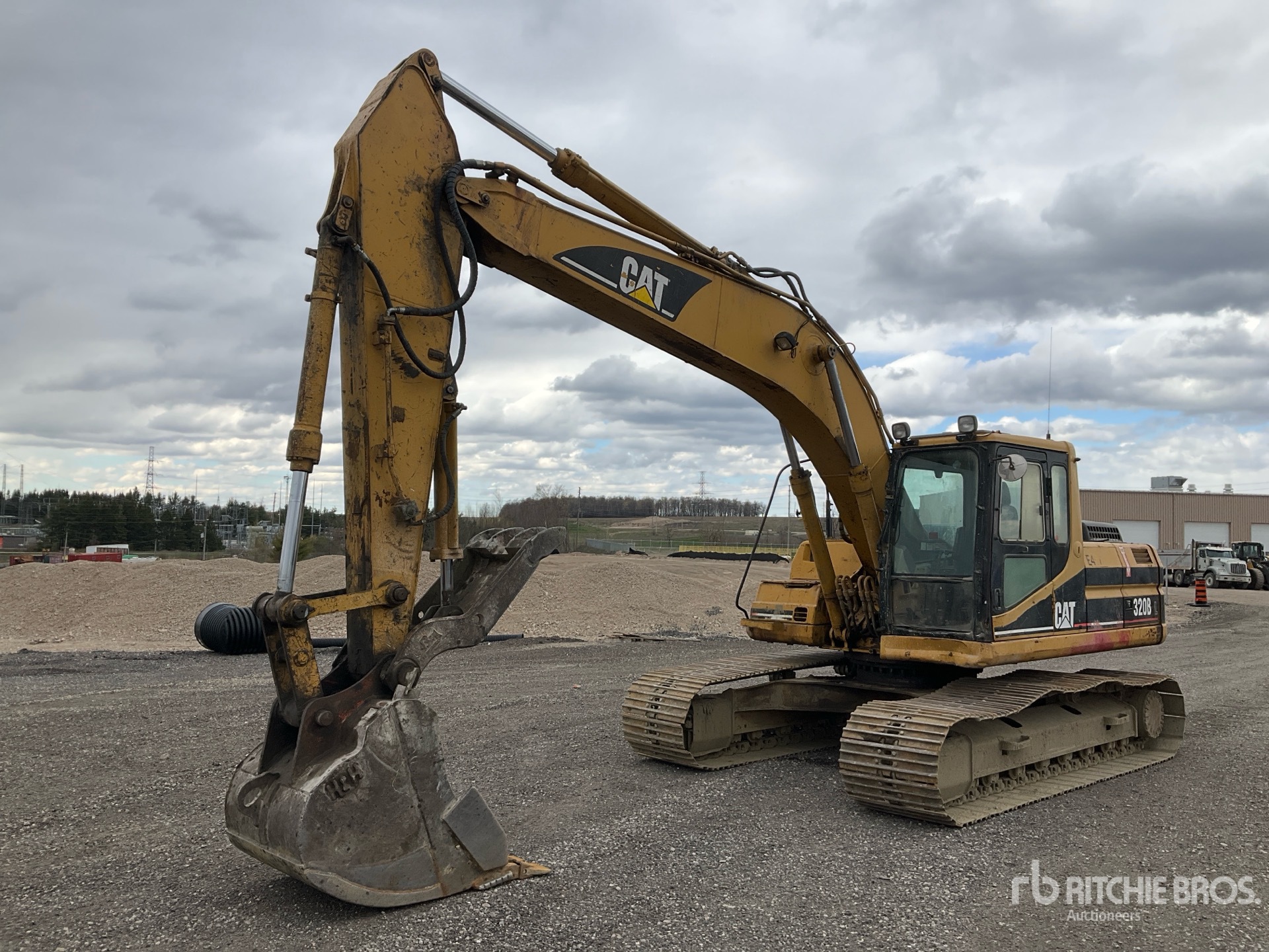 Photo of a 1999 Caterpillar 320B L