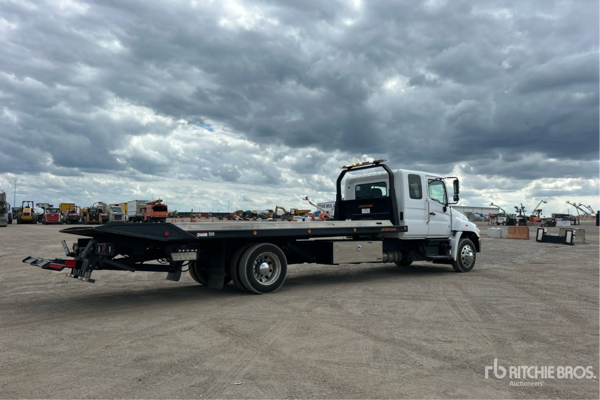2024 Hino L7