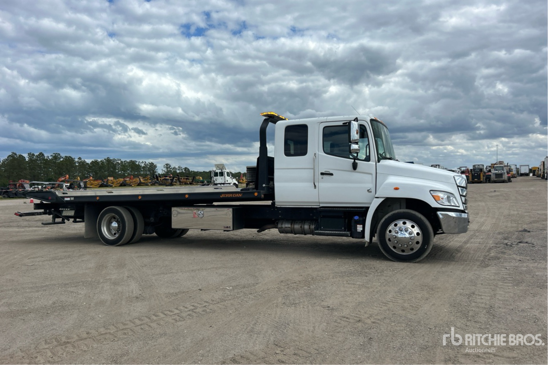 2024 Hino L7