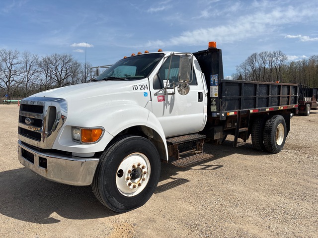 2005 Ford F-750 XL 4x2 S/A Dump Truck 2005 Ford F-750 XL 4x2 S/A Dump Truck