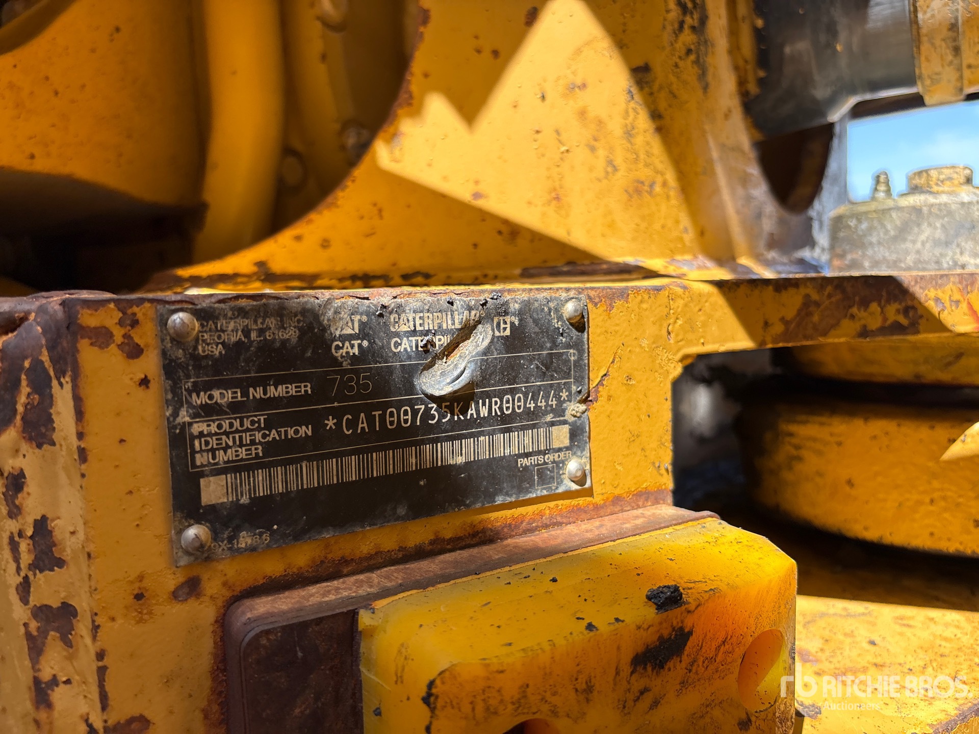 Photo of a 2003 Caterpillar 735