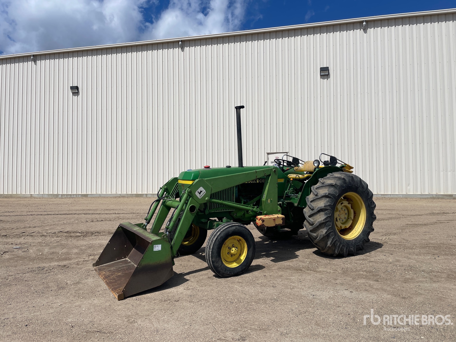 Photo of a 1981 John Deere 2140