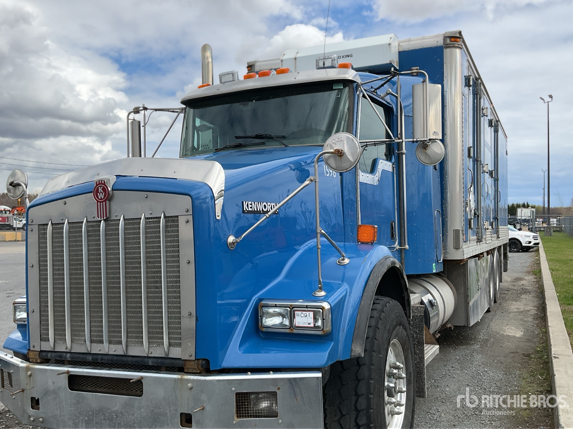 Photo of a 2012 Kenworth T800