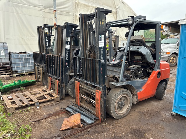 2014 Toyota 8FDU30 5550 lb Pneumatic Tire Forklift 2014 Toyota 8FDU30 5550 lb Pneumatic Tire Forklift