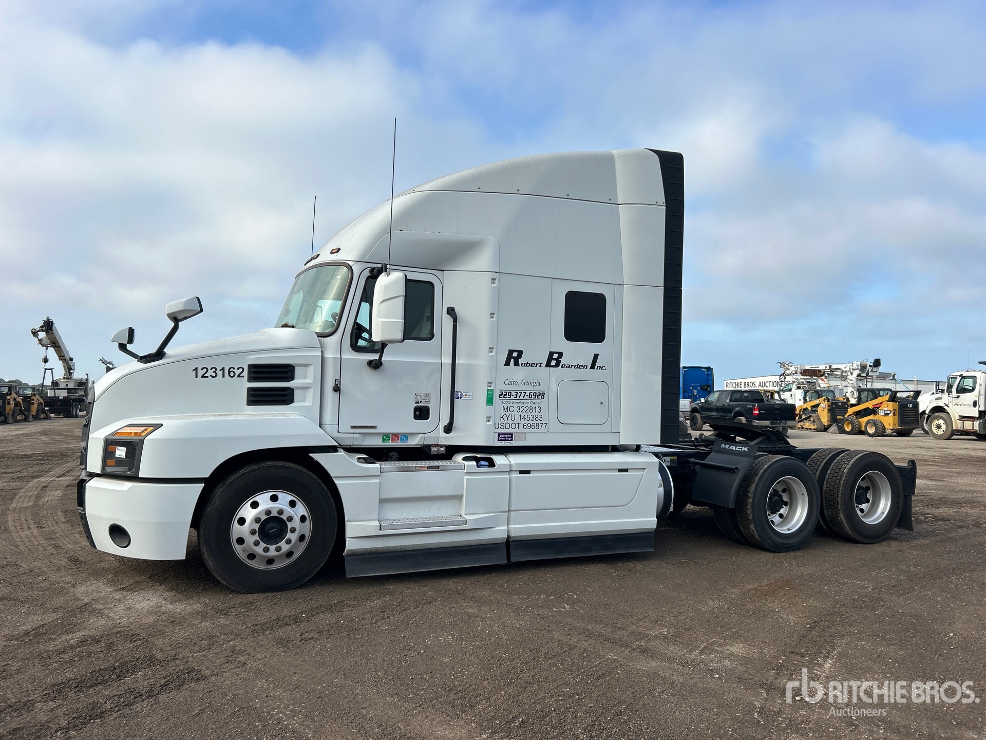 Photo of a 2023 Mack ANTHEM AN64T